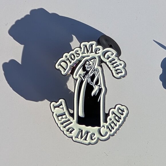 Pin Santa Muerte Pin for Caps Clothing Enamel Badge Dios me Guia Pin Death Pin - Picture 3 of 7